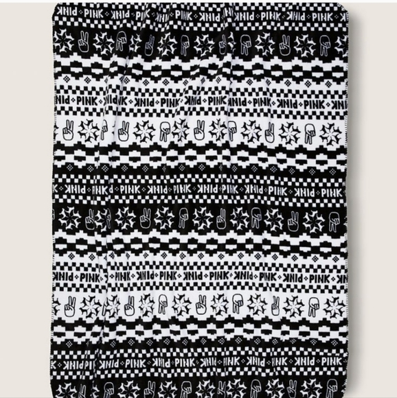 NWT VS "PINK"  BLANKET - Picture 4 of 8